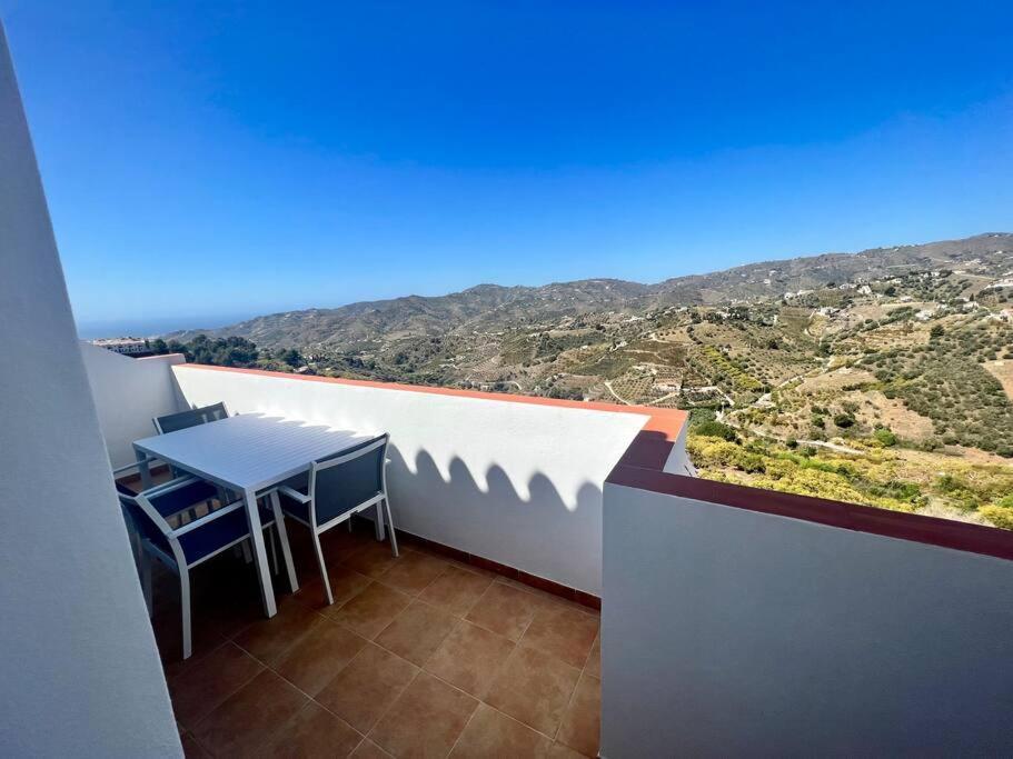 Atico Con Increibles Vistas A Las Montanas Y Mar Frigiliana Eksteriør bilde