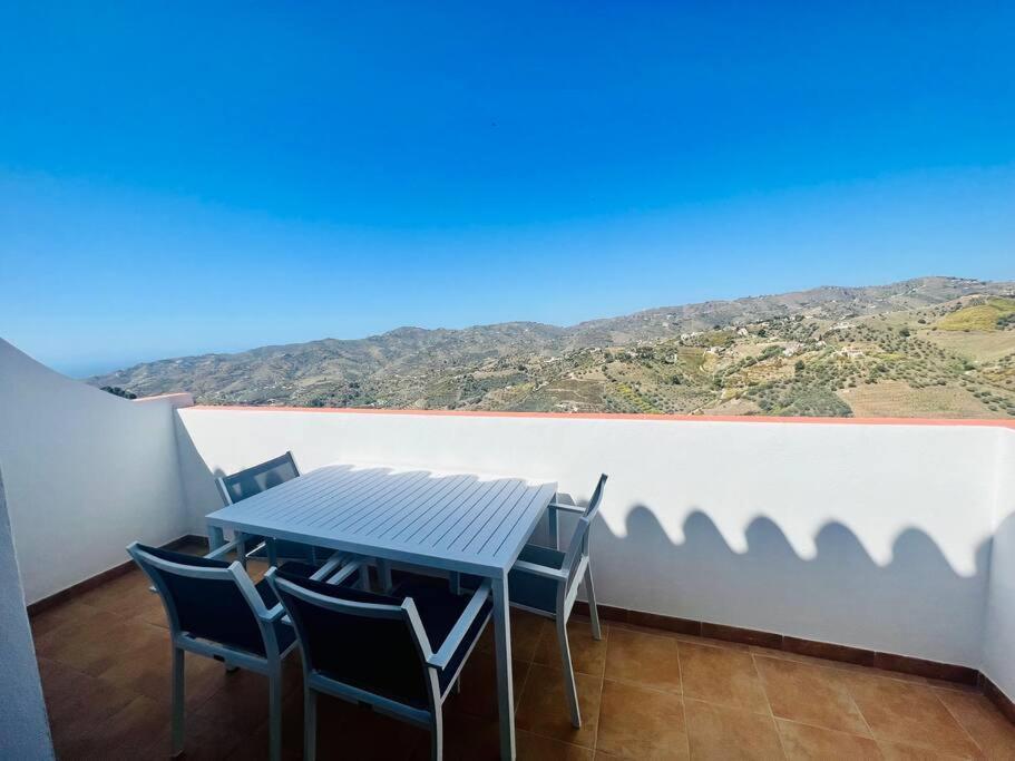 Atico Con Increibles Vistas A Las Montanas Y Mar Frigiliana Eksteriør bilde