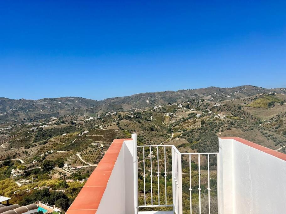 Atico Con Increibles Vistas A Las Montanas Y Mar Frigiliana Eksteriør bilde